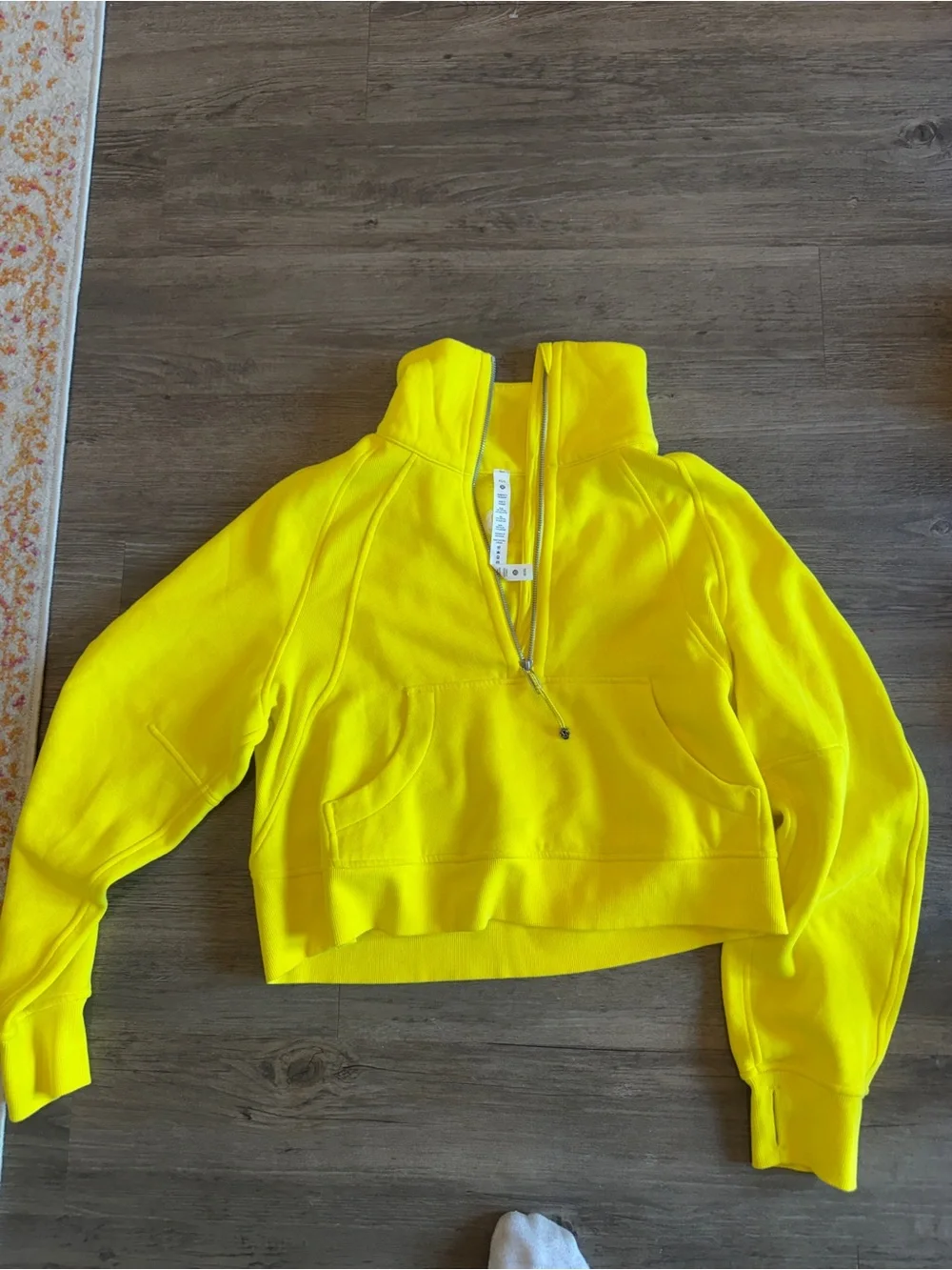 LIKE NEW Women’s Lululemon Sonic Yellow Pullover Size XS/S